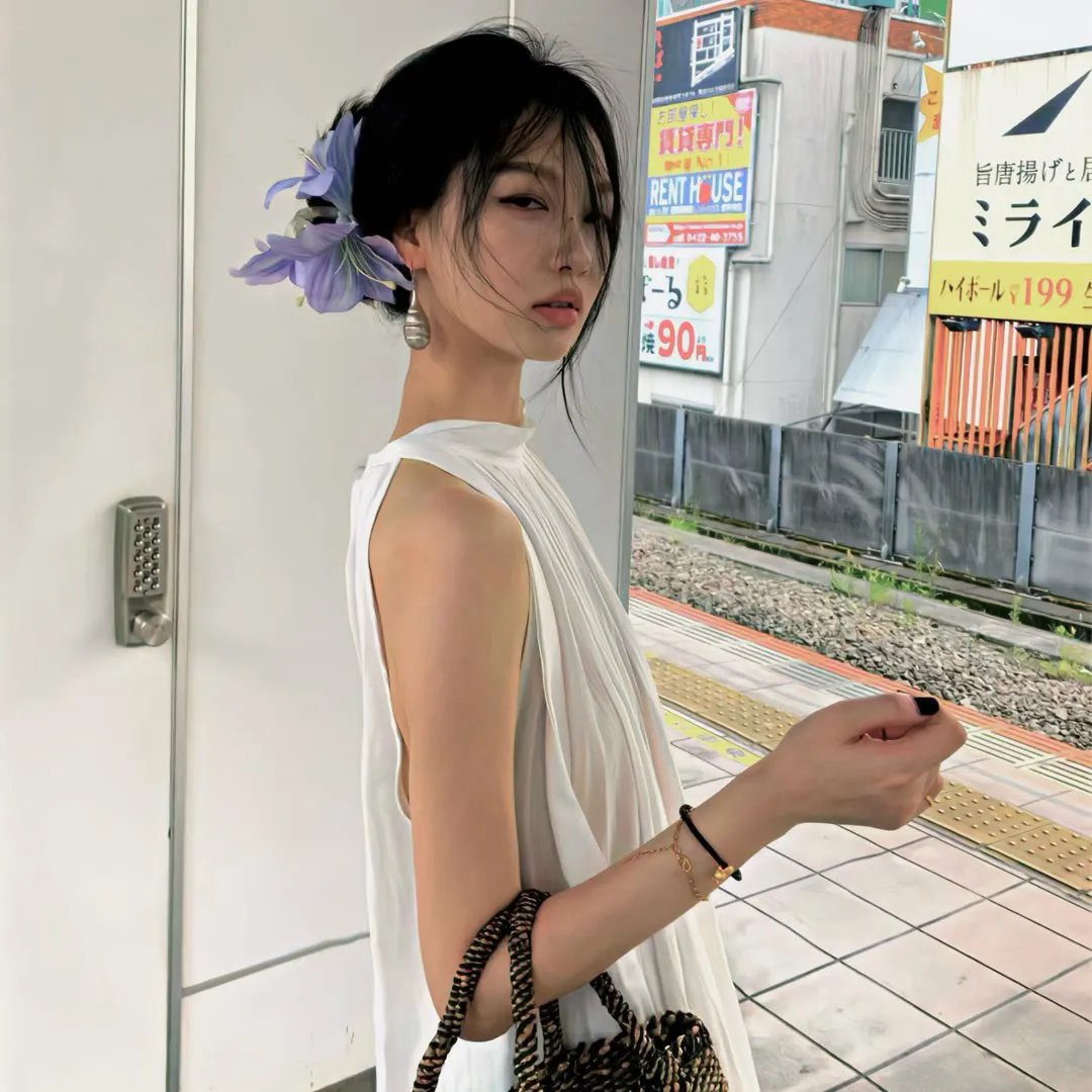 想踢沉迷男的女人